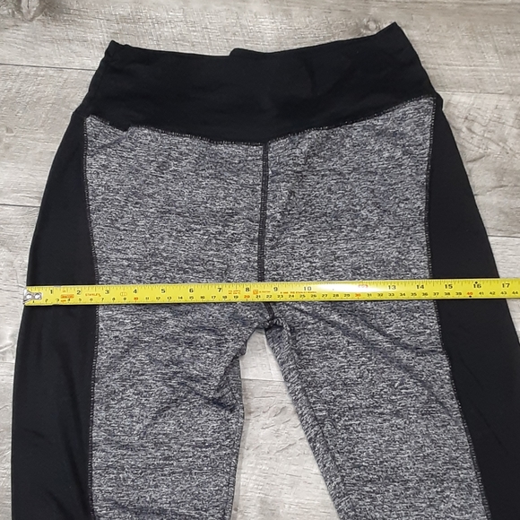 Exercise pants S-M in GUC - Picture 3 of 6